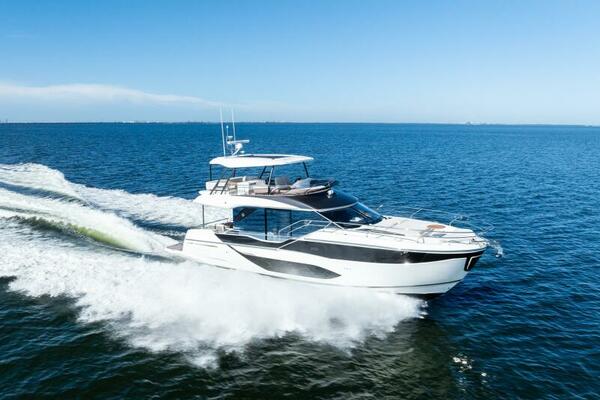 2026 Prestige F5.7 Flybridge - Starboard