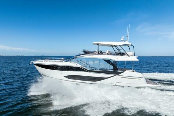 2026 Prestige F5.7 Flybridge - Port