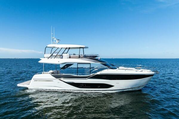 2026 Prestige F5.7 Flybridge - Starboard