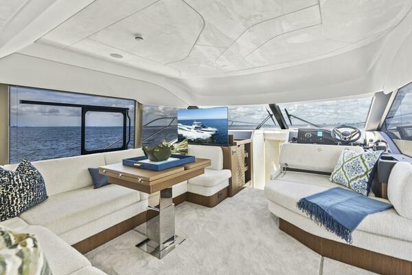 2026 Prestige F5.7 Flybridge - Salon