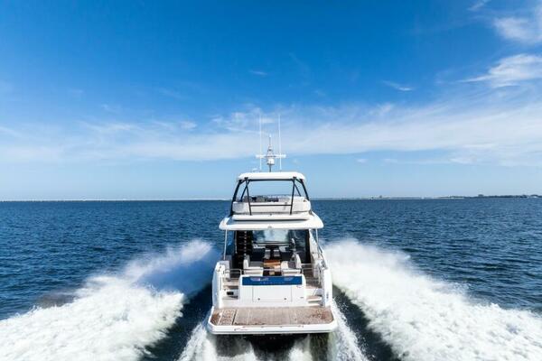 2026 Prestige F5.7 Flybridge - Stern