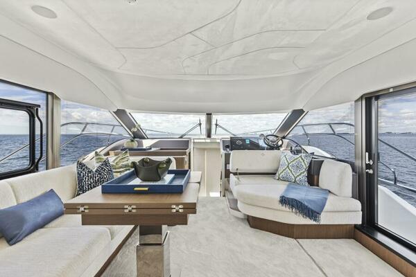 2026 Prestige F5.7 Flybridge - Salon