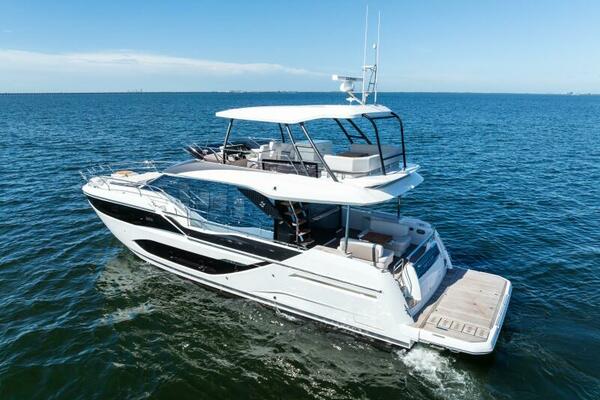 2026 Prestige F5.7 Flybridge - Stern 3/4 Port