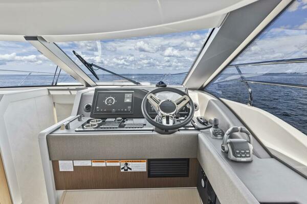 2026 Prestige F5.7 Flybridge - Helm
