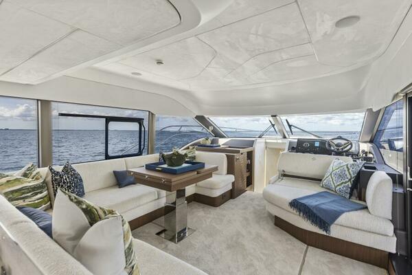 2026 Prestige F5.7 Flybridge - Salon