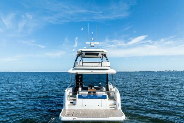 2026 Prestige F5.7 Flybridge - Stern
