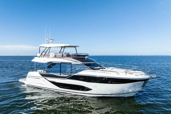 2026 Prestige F5.7 Flybridge - Profile 
