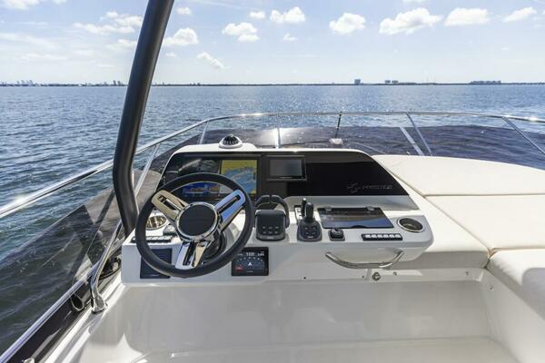 2026 Prestige F5.7 Flybridge - Flybridge Helm
