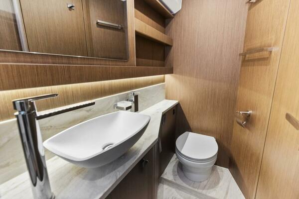 2026 Prestige F5.7 Flybridge - Guest VIP Suite Head