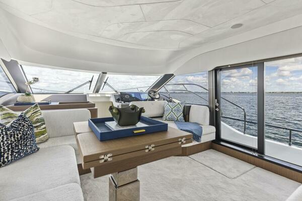 2026 Prestige F5.7 Flybridge - Dinette