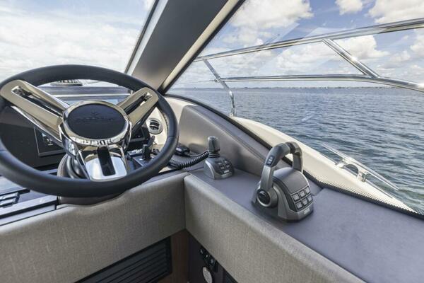 2026 Prestige F5.7 Flybridge - Helm