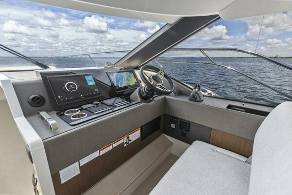 2026 Prestige F5.7 Flybridge - Helm