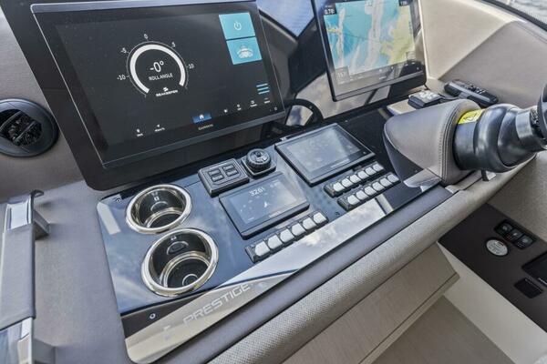 2026 Prestige F5.7 Flybridge - Helm