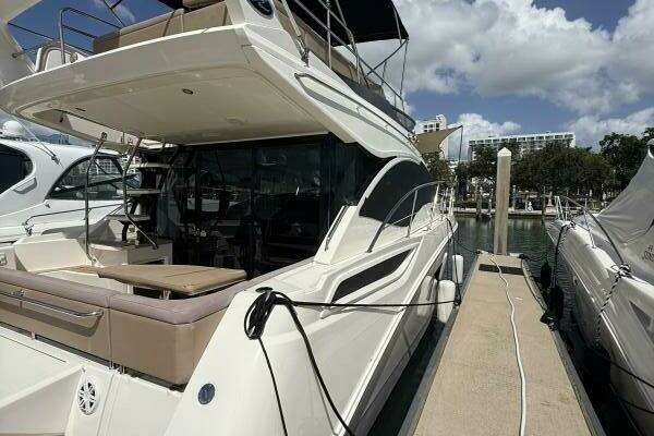 Sea Ray FLY 400 Yacht For Sale