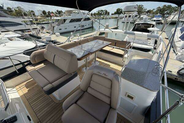 Sea Ray FLY 400 Yacht For Sale