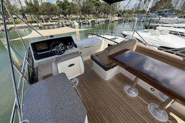 Sea Ray FLY 400 Yacht For Sale