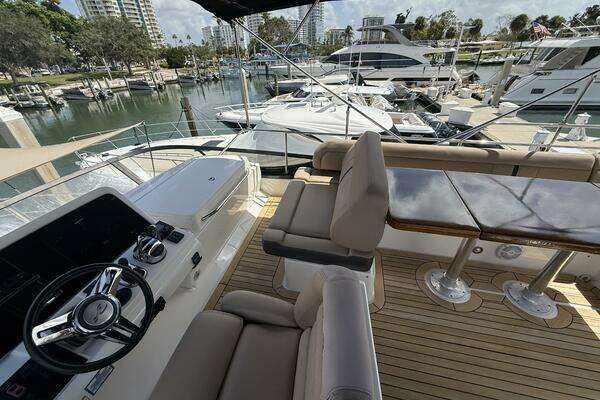 Sea Ray FLY 400 Yacht For Sale