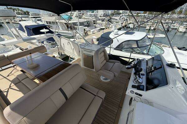 Sea Ray FLY 400 Yacht For Sale
