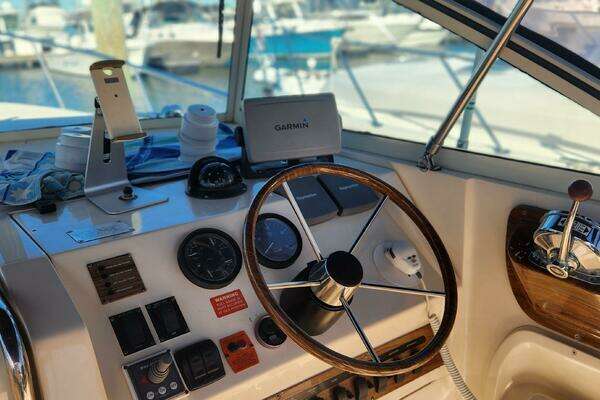 Photo of the 2003 Mainship Pilot 30 "La Dolce Vita"