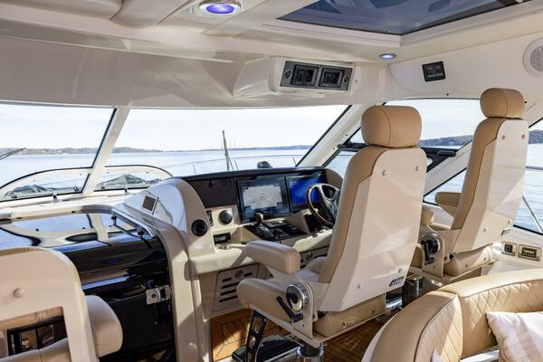 JOB SITE 60ft Sea Ray Yacht For Sale