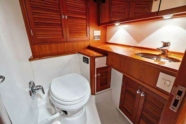 Hinckley Talaria 38R Convertible Yacht For Sale
