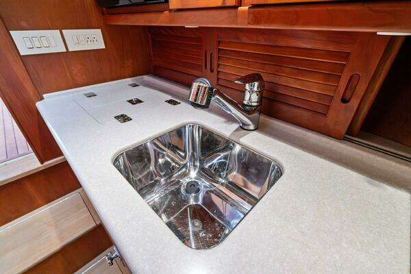Hinckley Talaria 38R Convertible Yacht For Sale