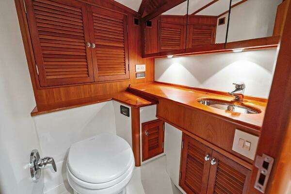 Hinckley Talaria 38R Convertible Yacht For Sale