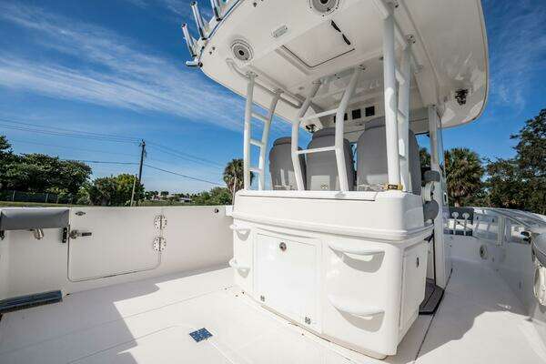 Everglades 335 Center Console Yacht For Sale