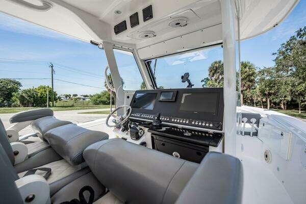 Everglades 335 Center Console Yacht For Sale
