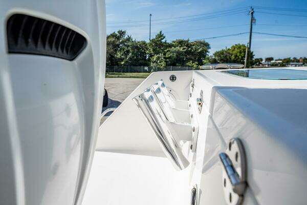 Everglades 335 Center Console Yacht For Sale