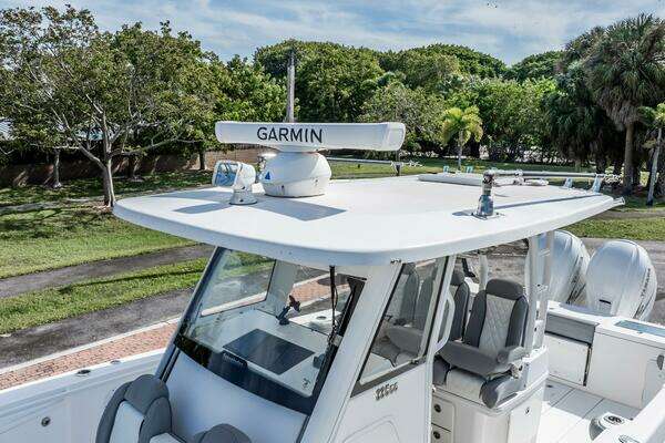 Everglades 335 Center Console Yacht For Sale