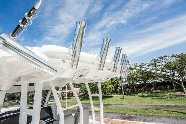 Everglades 335 Center Console Yacht For Sale