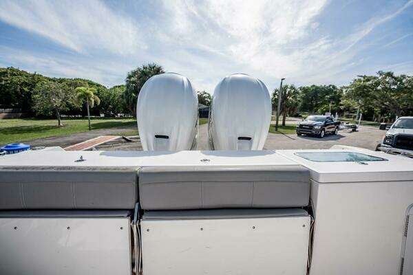 Everglades 335 Center Console Yacht For Sale