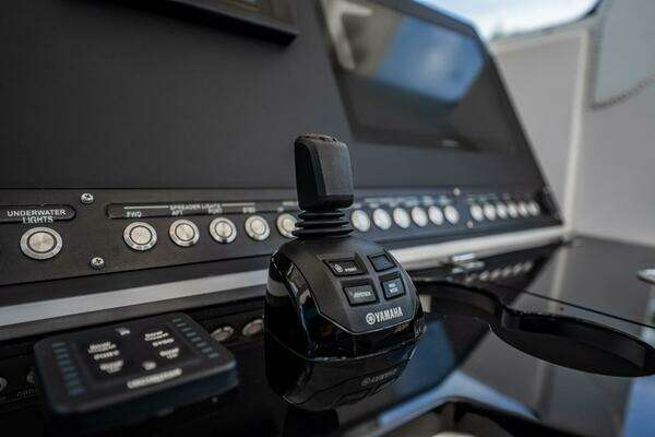 Everglades 335 Center Console Yacht For Sale