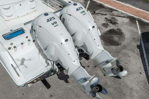 Everglades 335 Center Console Yacht For Sale