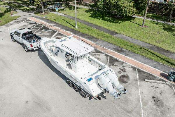 Everglades 335 Center Console Yacht For Sale