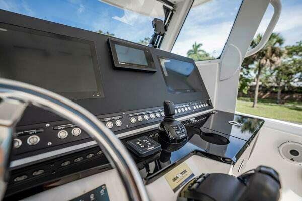 Everglades 335 Center Console Yacht For Sale