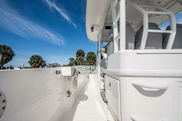 Everglades 335 Center Console Yacht For Sale