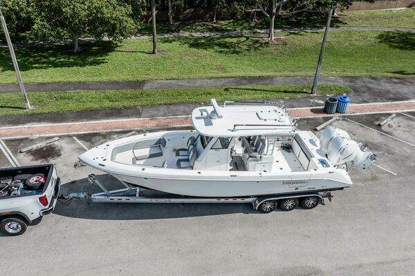 Everglades 335 Center Console Yacht For Sale