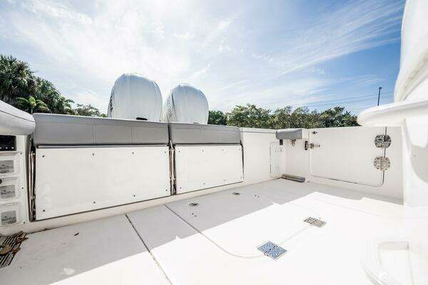 Everglades 335 Center Console Yacht For Sale