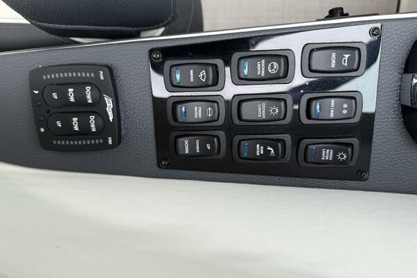 34ft Regal Yacht For Sale