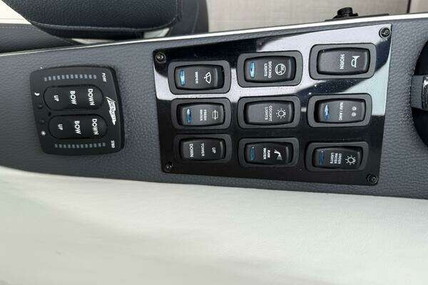 Regal 33 OBX Yacht For Sale