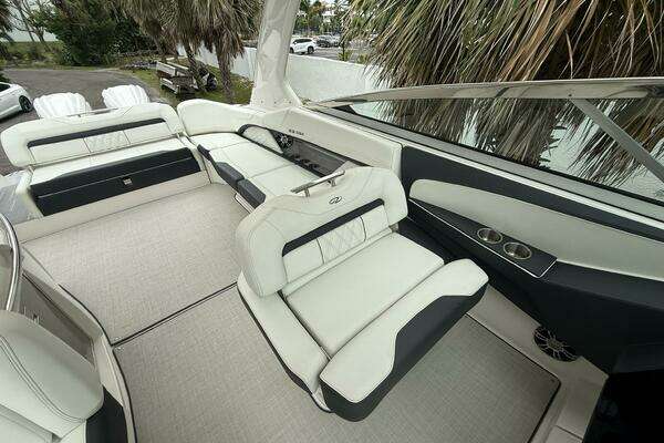 Regal 33 OBX Yacht For Sale