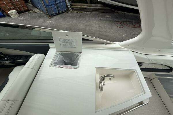 Regal 33 OBX Yacht For Sale