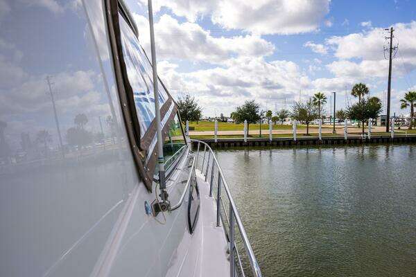 Cruisers Yachts 455 Motor Yacht Yacht For Sale