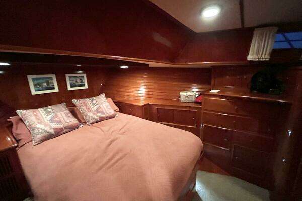 Grand Banks 49 Eastbay HX Yacht For Sale