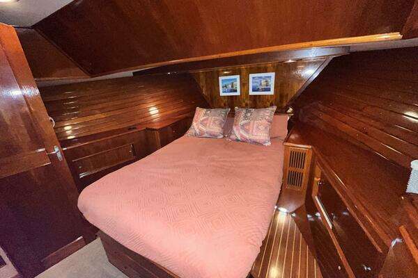 Grand Banks 49 Eastbay HX Yacht For Sale