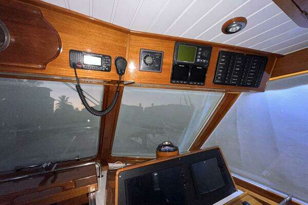 Grand Banks 49 Eastbay HX Yacht For Sale