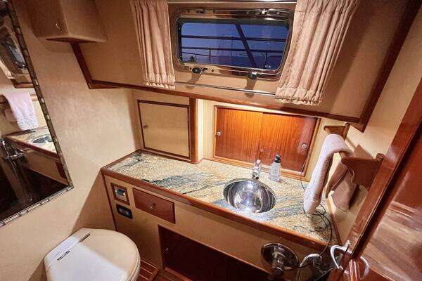 Grand Banks 49 Eastbay HX Yacht For Sale