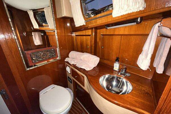 Grand Banks 49 Eastbay HX Yacht For Sale